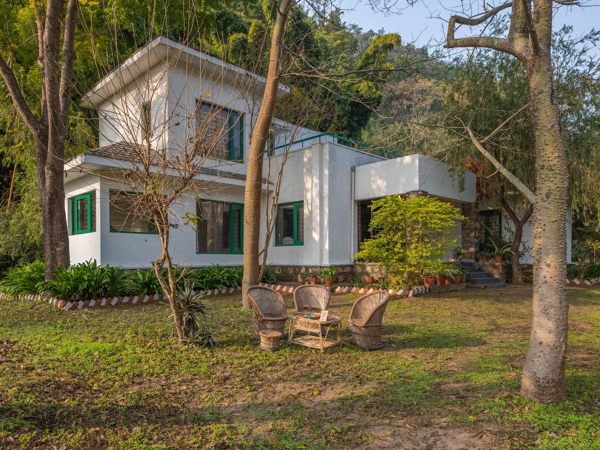 Exterior 4