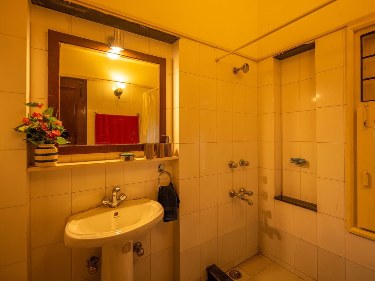 Full bathroom 2 1